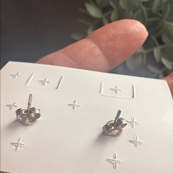 🎉FREE GIFT 🎉 Vintage 1995 Avon Freshwater Pearl Stud Earrings 256 - Picture 7 of 11